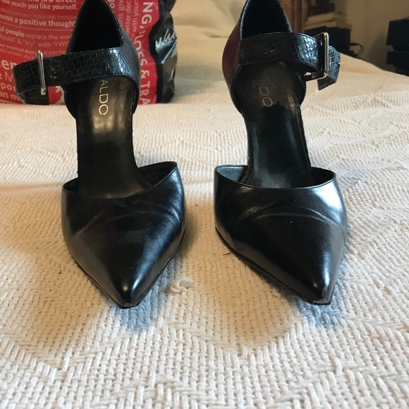 Black Leather Pumps with Buckle - size Euro 39 (US 8) - Picture 3 of 10